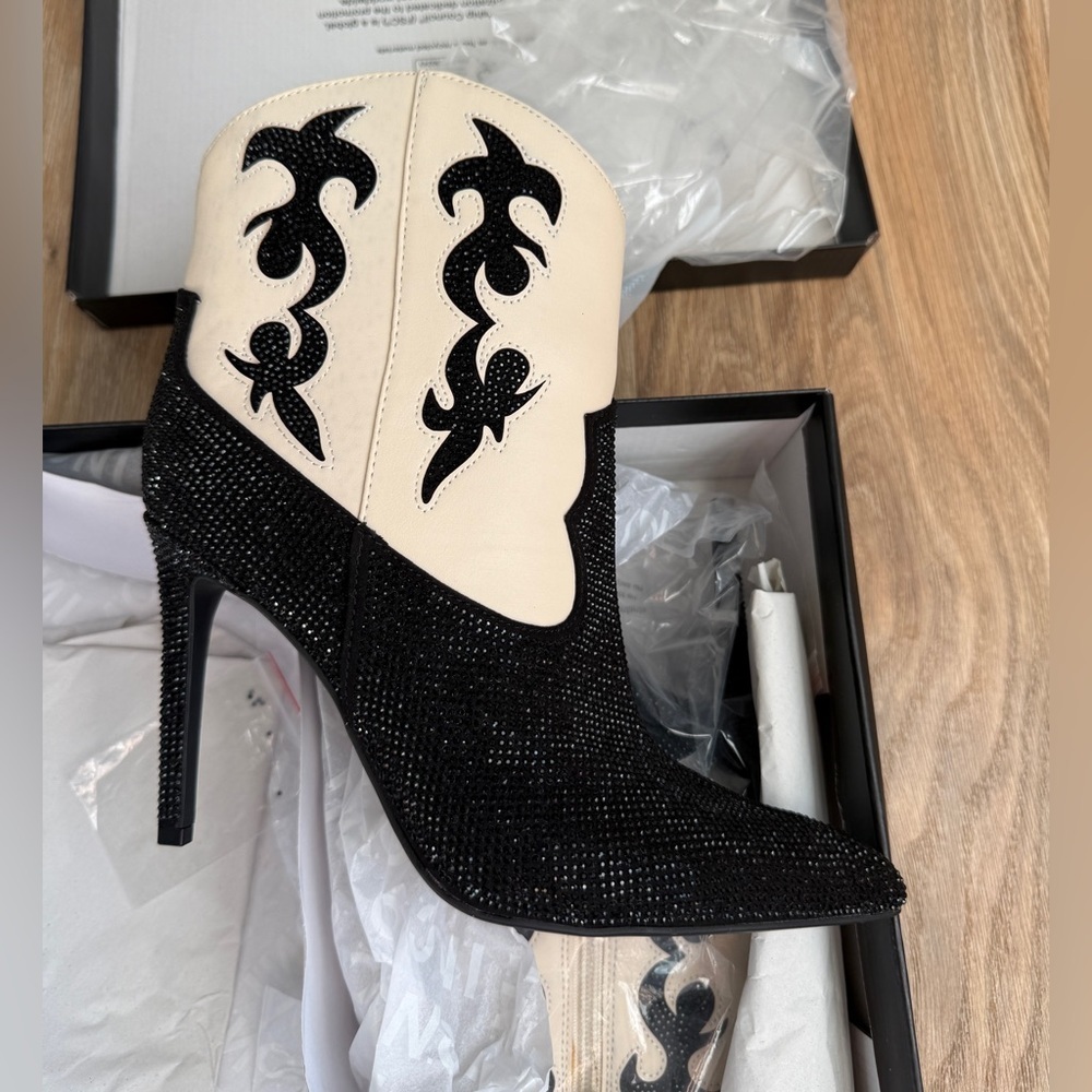 INC International Concepts Tansy Embellished Cowboy Booties – Size 7.5